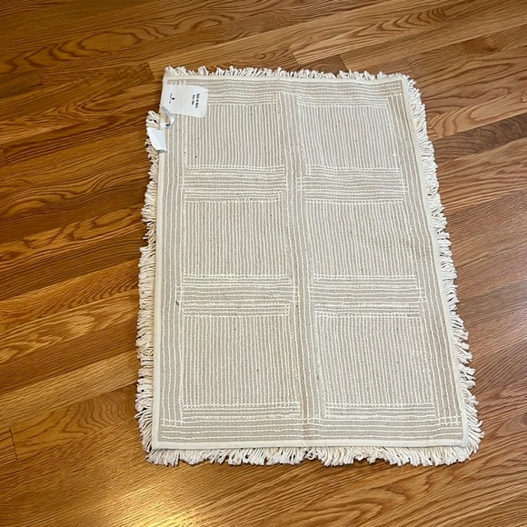 Urban Outfitters Shaggy Grid Bath Mat NWT - Picture 9 of 10